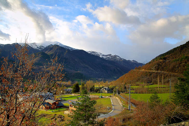 Vistas de las calles pintorescas y el paisaje de Vilaller